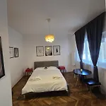 Gorgeous Studio In City Center