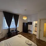 Gorgeous Studio In City Center